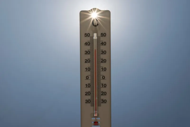 Finistère under Yellow Heat Alert, First for May in France