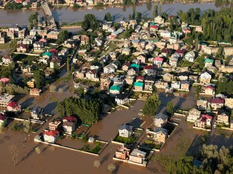 Flood et Backemeyer s'affrontent lors du débat du 1er district