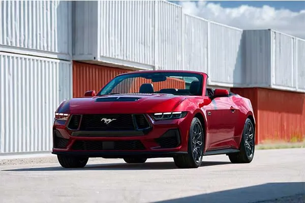 La Ford Mustang V8 permet une traversée historique de la frontière