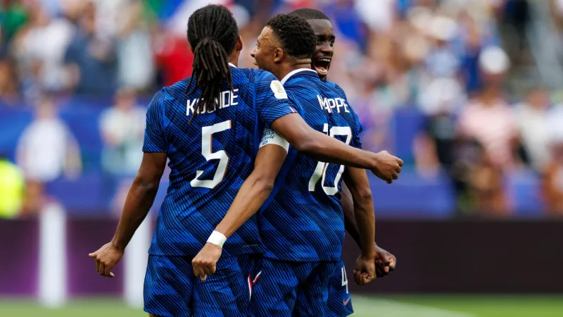 La France bat l'Irak 3-1 en qualifications