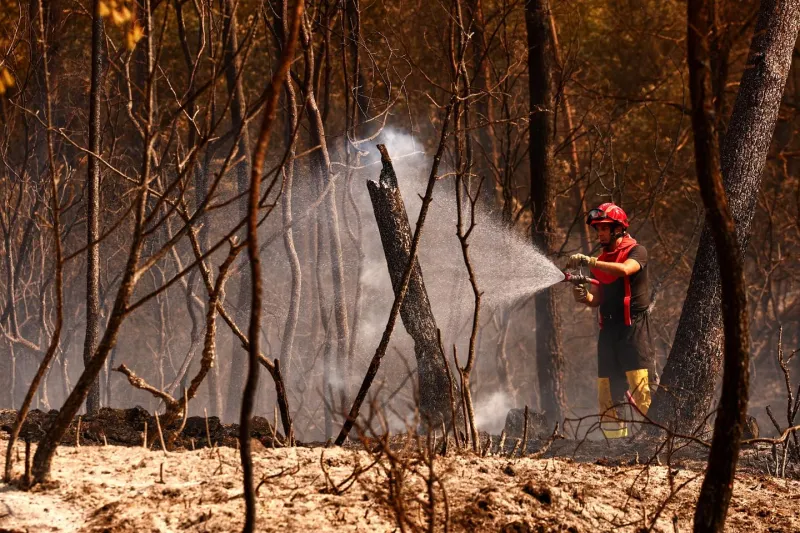 Incendies : situation stable dans le Var et en Gironde