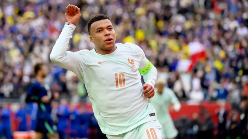 La France passe en tête du classement FIFA