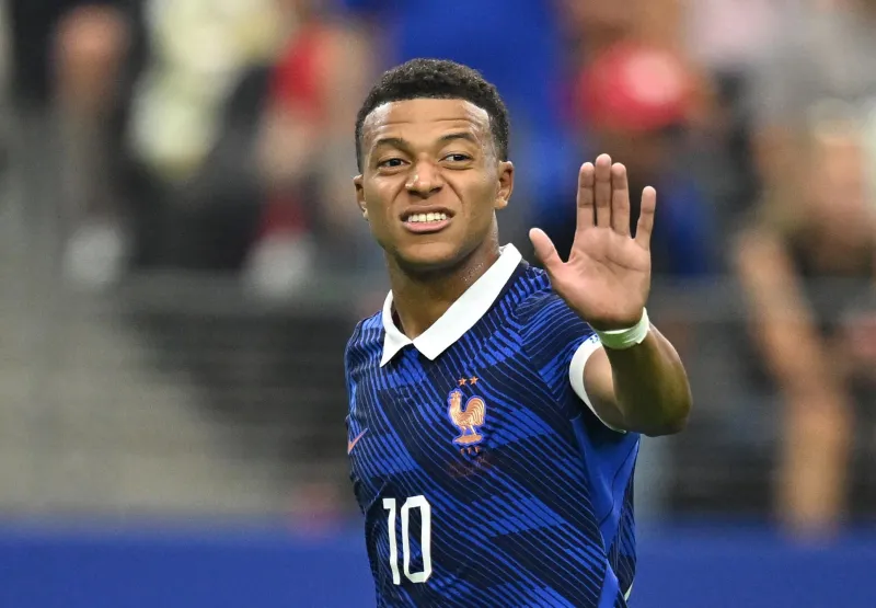 France trails Spain at half-time after penalty, Saliba injured
