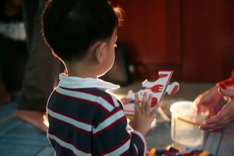 Plan autisme en France : des annonces gouvernementales face aux critiques