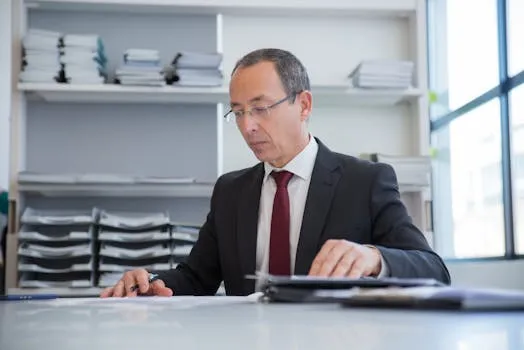 French Lawyer Reform: Age Access Change Gains Consensus