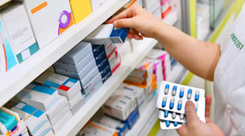 Pharmaciens français protestent contre le décret sur les prix des médicaments