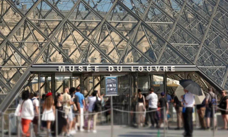 French report urges museum security overhaul after Louvre theft