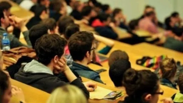 French students demand national waitlist for prep classes