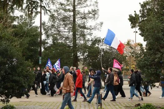 French Veterans Learn About Their Rights