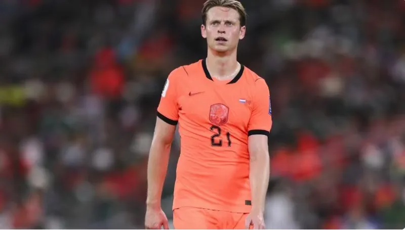 Frenkie de Jong out weeks with knee ligament injury