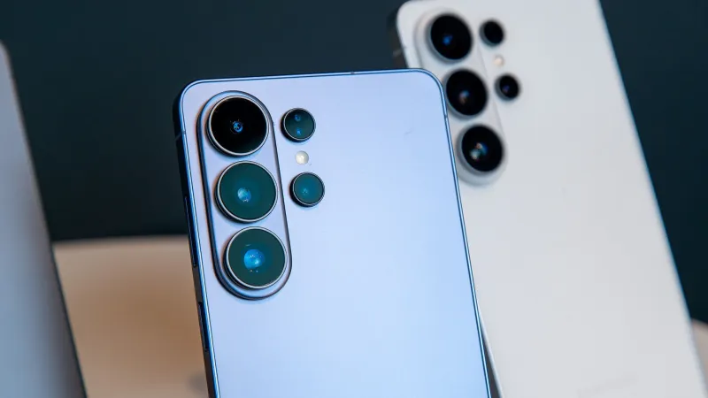Galaxy S27 Ultra Leak: iPhone-Inspired Camera Design