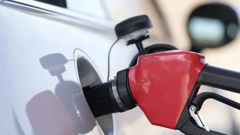 Gas prices expected to drop in parts of Canada this weekend