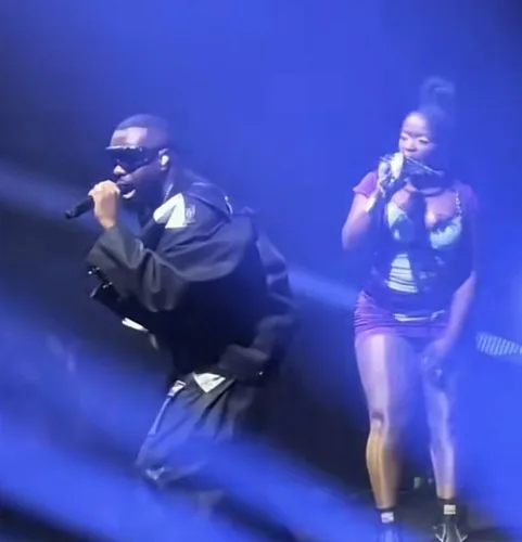 Gims fait une apparition surprise au concert de Théodora à Paris