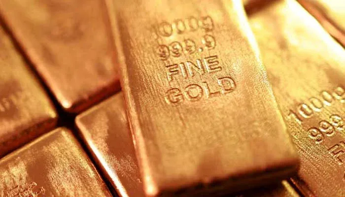 Gold prices fall Rs7,100 per tola in Pakistan