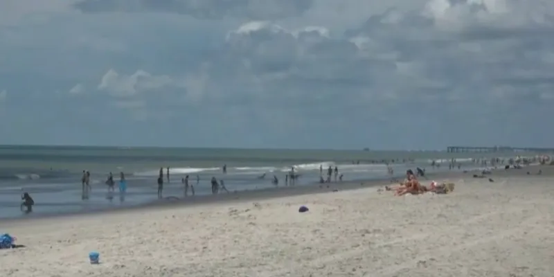 Good Samaritan, 47, dies saving girl from rip current