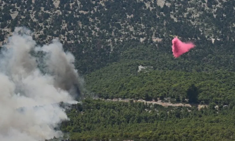 Incendies en Grèce : situation 'extrêmement difficile'