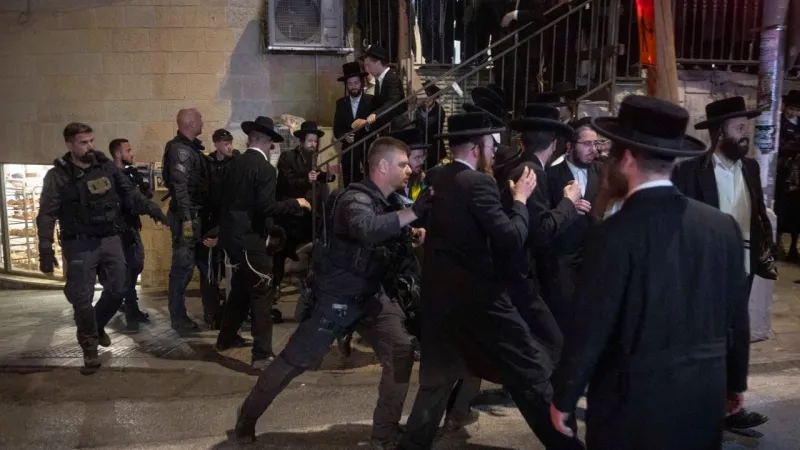 Haredim block Jerusalem road over draft dodger arrest rumor