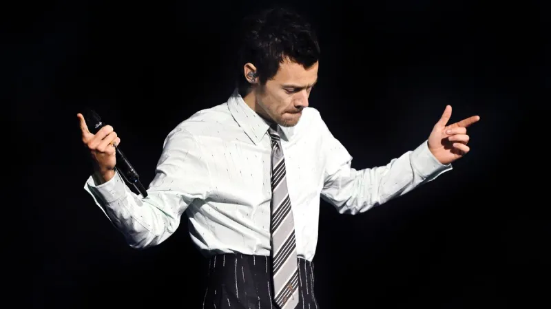 Harry Styles fan concern after stage incident at Wembley