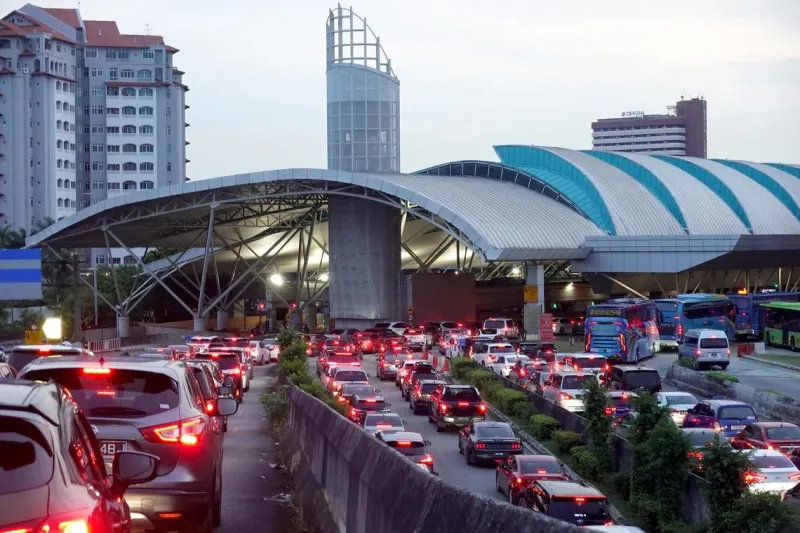 Heavy Traffic Expected at Singapore Land Checkpoints for Labour Day