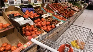 Prix élevés des tomates : pénuries et météo en cause