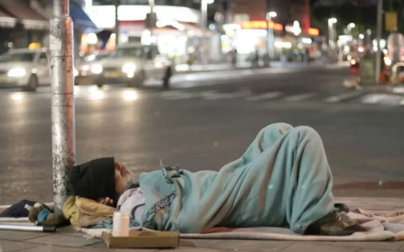 Homeless Man Found with €500 Notes in Saïdia