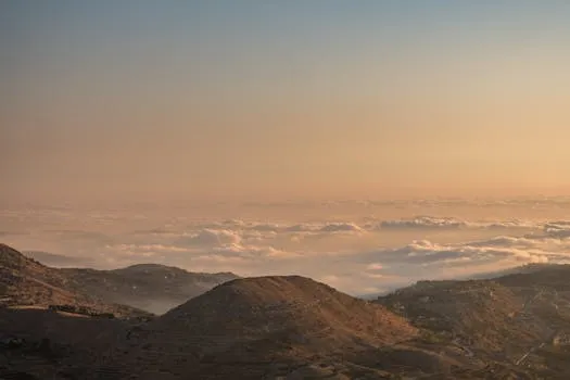 L'armée israélienne frappe le Hezbollah dans le sud du Liban