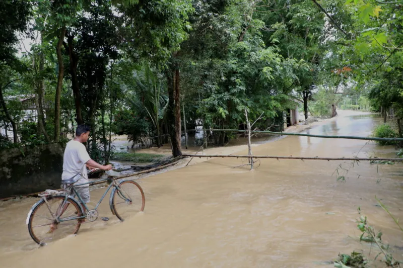 India floods: 50 dead, 700,000 displaced after monsoon rains