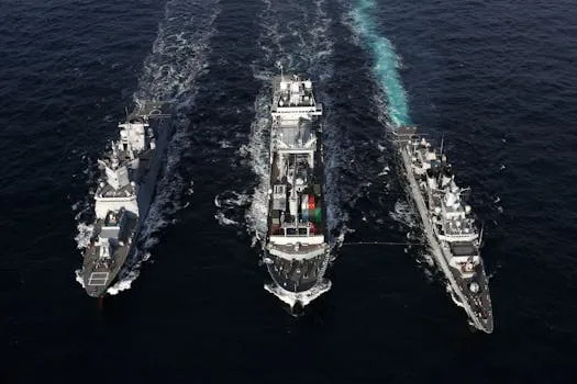 La marine indienne escorte des navires commerciaux dans le golfe d'Oman