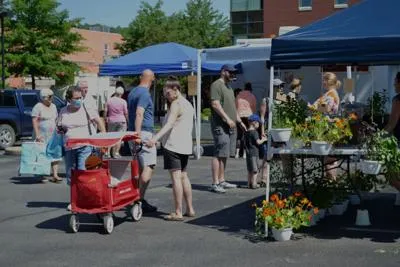 Marché fermier du comté d'Indiana de retour avec artisans