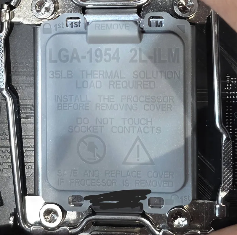 Le socket LGA1954 d'Intel pour Nova Lake aperçu en photo