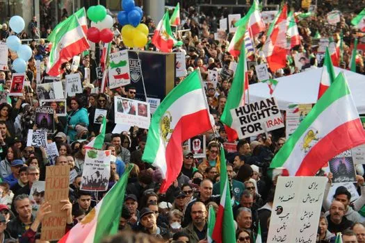 Protestations en Iran sur l'accord ; Netanyahu dit avoir sauvé Israël