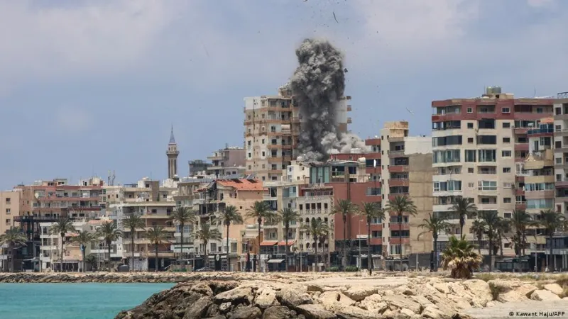 Israël frappe le Liban malgré l'avertissement iranien