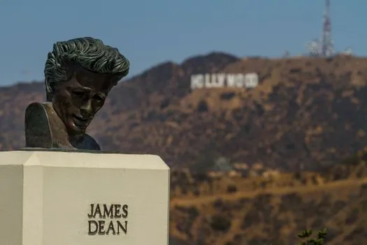 James Bond : « Dangereusement vôtre »