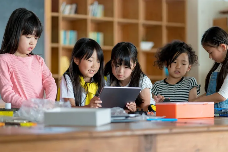Japan enacts law for digital textbooks in schools