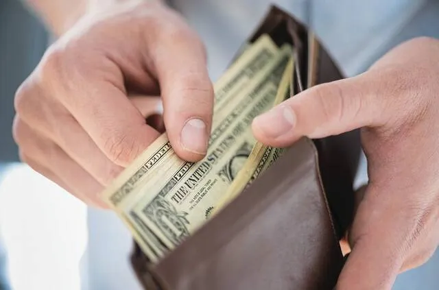 Kaitlyn Buss: America is getting richer. Are Americans getting richer too?
