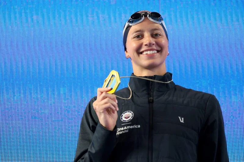 Kate Douglass établit un record du monde du 50 m nage libre aux Pan Pacs