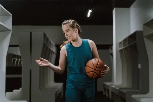 Kelsey Mitchell sets WNBA 20-point streak record