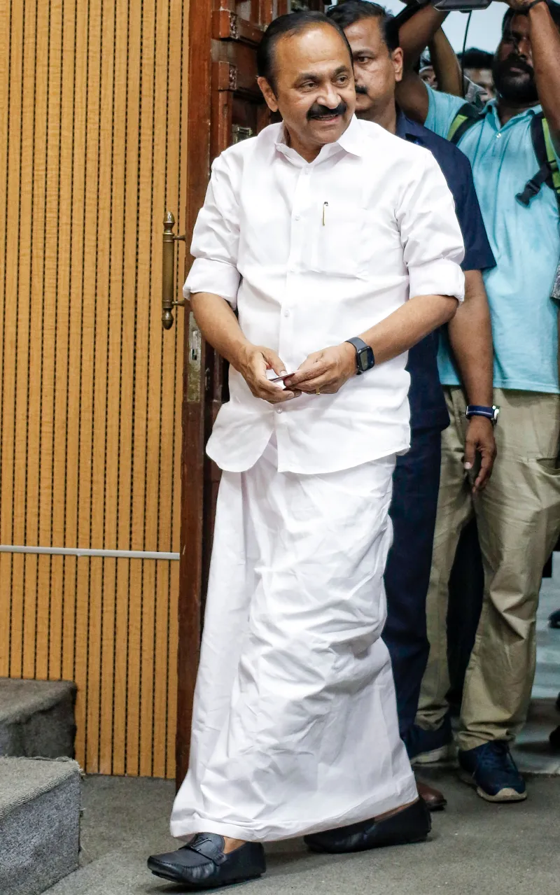 Kerala CM faces criticism over Ponnani lunch amid rain crisis