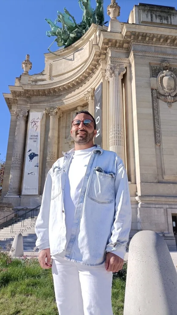 Du Val-d'Oise au Grand Palais : le champion de kickboxing Yacin Berrabah expose