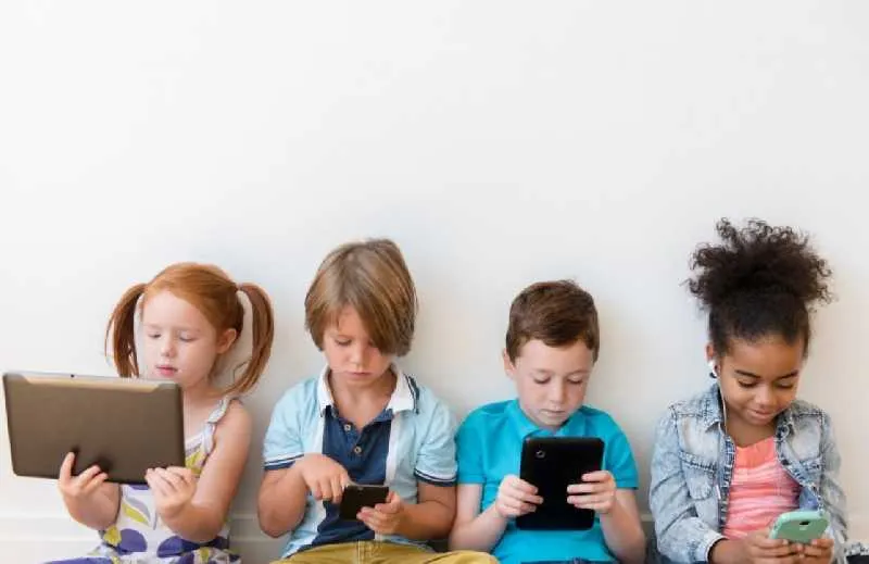 Kid-Friendly Phones Gain Traction Amid Parental Concerns