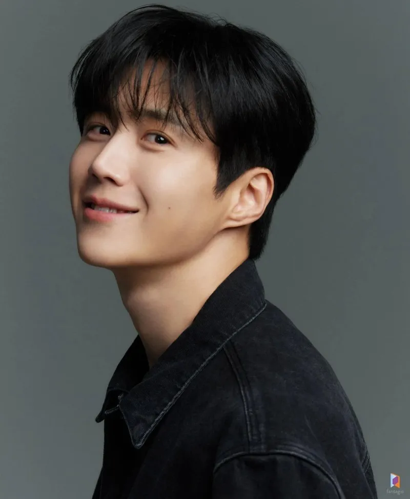 Kim Seon-ho Donates $35,000 for Senior Welfare on Birthday