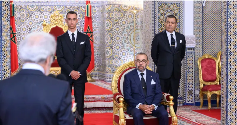 Le Roi Mohammed VI reçoit le gouverneur de la banque centrale