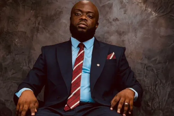 Kwadwo Sheldon affirme avoir gagné 700 000 $ sur un seul contrat