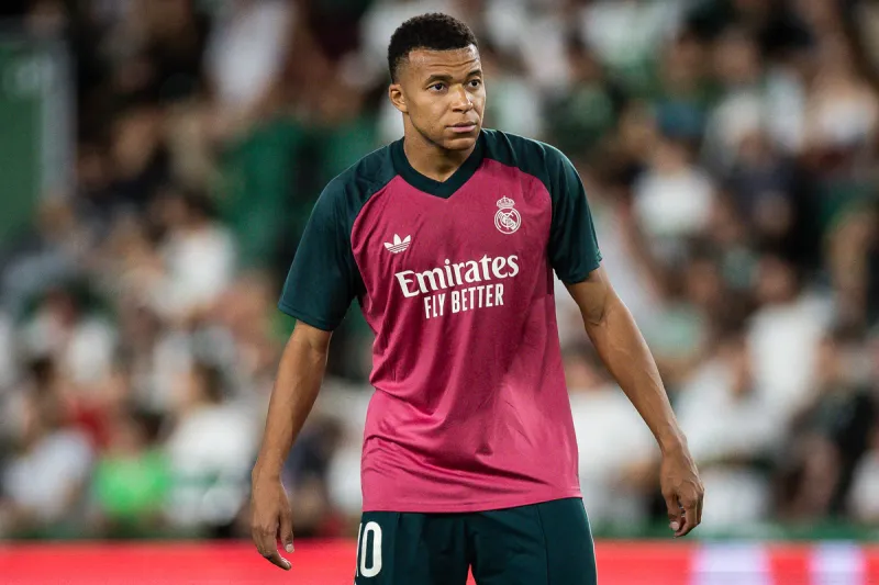 Kylian Mbappé en pleine tempête : la star du Real Madrid attaqué par l’extrême droite, il met les points sur les i d