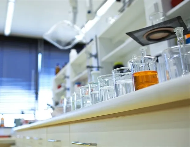 Exposition aux produits chimiques et mauvaise alimentation liées à des symptômes chez les jeunes scientifiques
