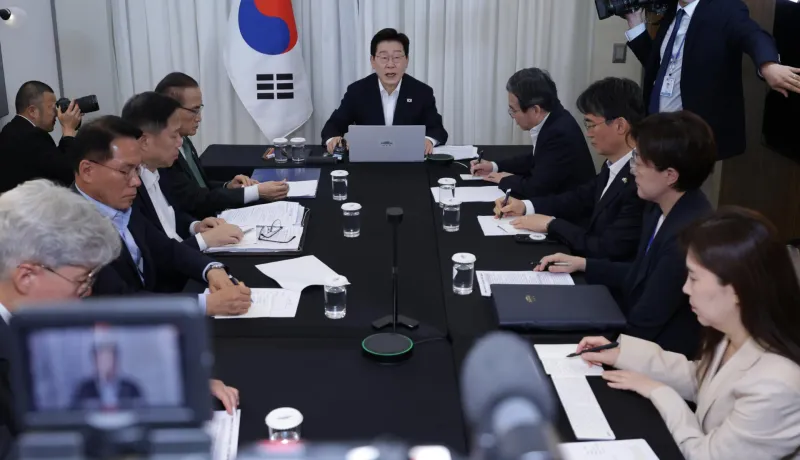 Lee Orders Oil Price Caps Maintained Until Uncertainty Ends