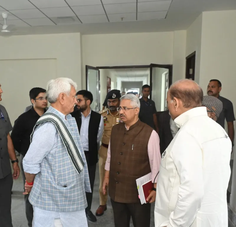LG Sinha Inspects Yatri Niwas Construction in Srinagar