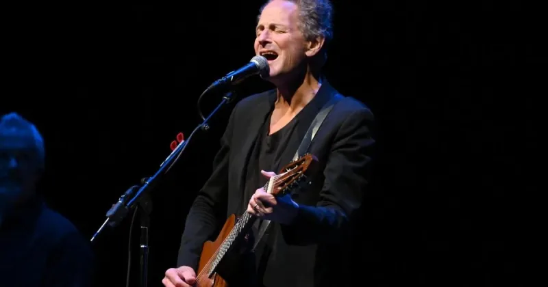 Lindsey Buckingham attacked with unknown substance at event