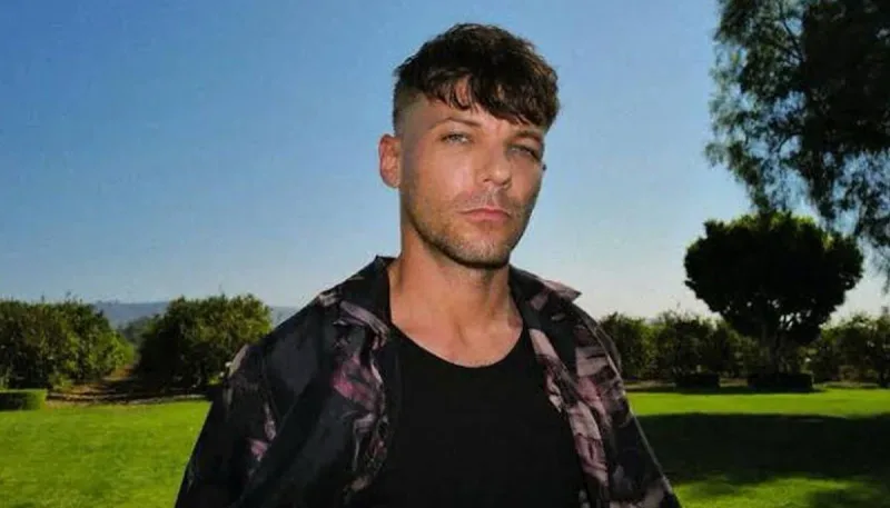 Louis Tomlinson Shares Amber Stage Glow from 2026 Tour