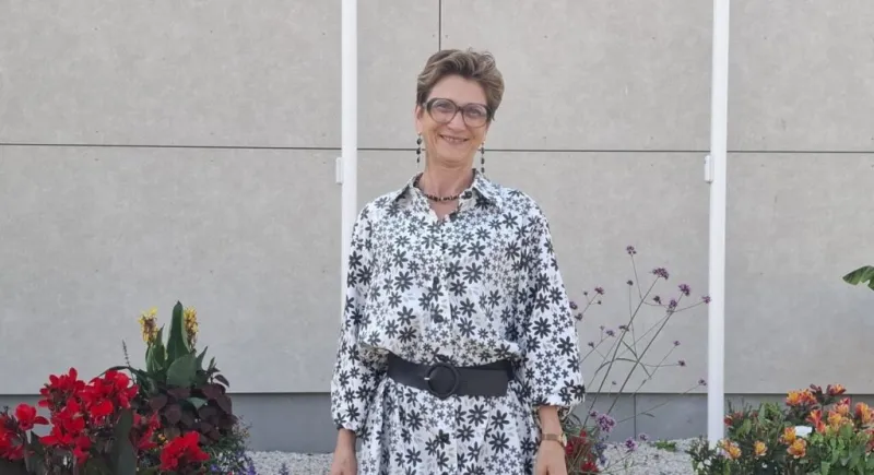 Lynda Lahalle: Normandy Mayor's Unconventional Portrait